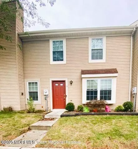 5 Alameda Court, Eatontown, NJ 07724