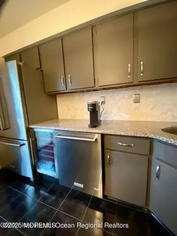 Eatontown, NJ 07724,5 Alameda Court