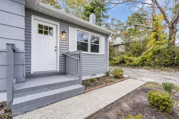 Manahawkin, NJ 08050,252 Nautilus Drive