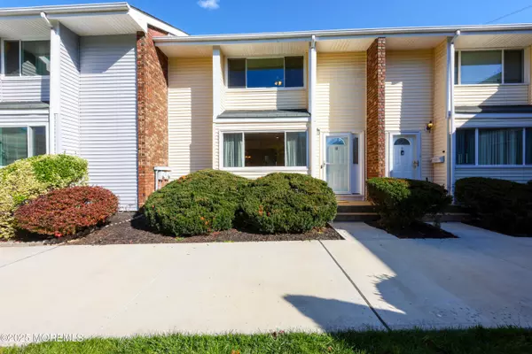 10 Quincy Circle #Q-10, Dayton, NJ 08810