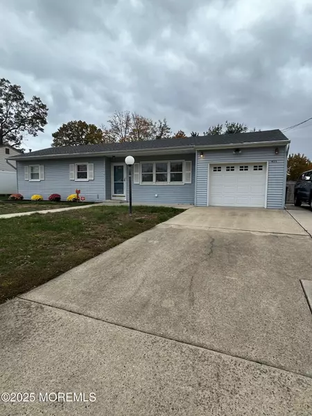 1425 Nevada Drive, Toms River, NJ 08753