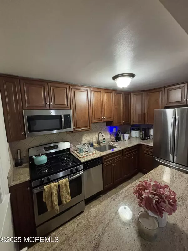 Red Bank, NJ 07701,4 Manor Drive