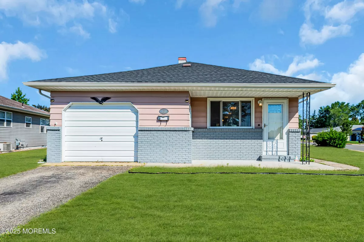 Toms River, NJ 08757,37 Oranjestad Street