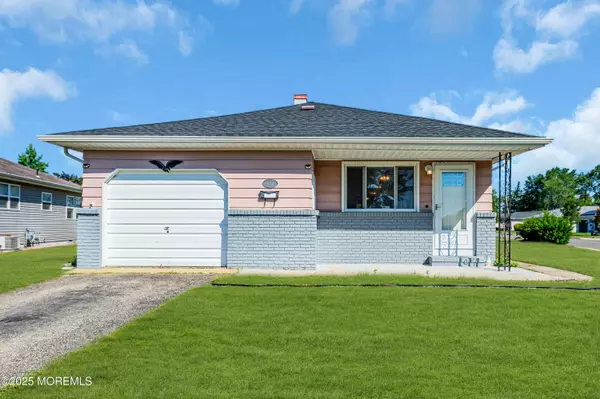 37 Oranjestad Street, Toms River, NJ 08757