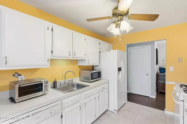 Howell, NJ 07731,554 Applewood Court