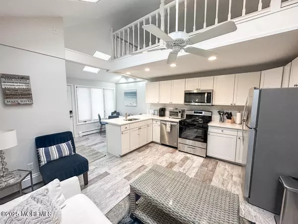 Manasquan, NJ 08736,170 1st Avenue #2