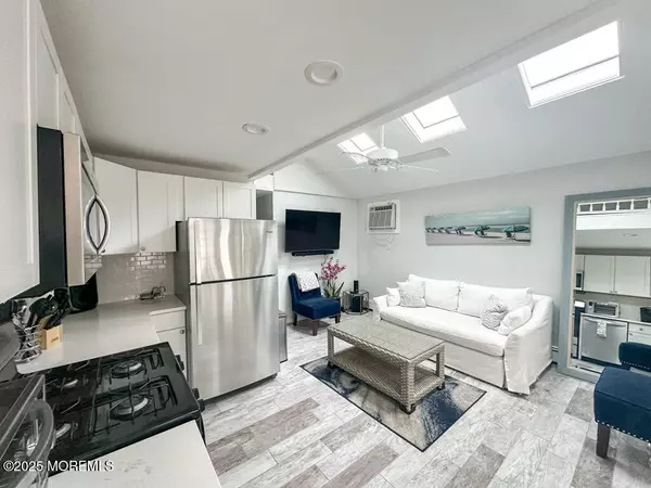 Manasquan, NJ 08736,170 1st Avenue #2