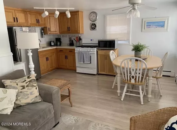 Manasquan, NJ 08736,66 1st Avenue