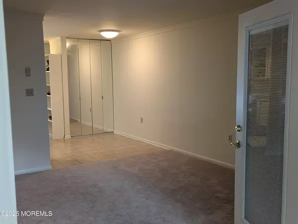 Lakewood, NJ 08701,160 Gramercy Court