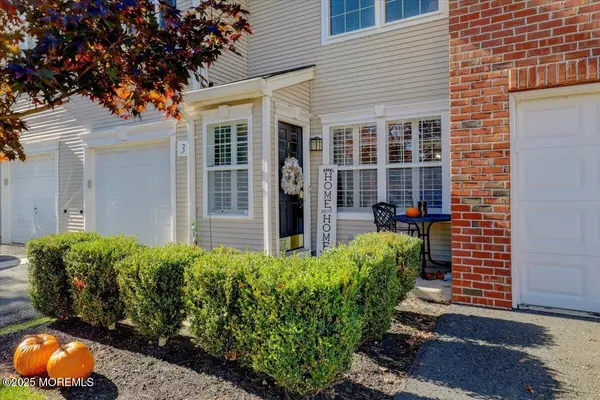 Manalapan, NJ 07726,3 Ganton Way