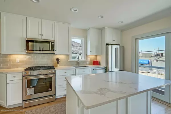 Manasquan, NJ 08736,420 1st Avenue