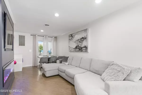 Tinton Falls, NJ 07753,19 Horseshoe Court