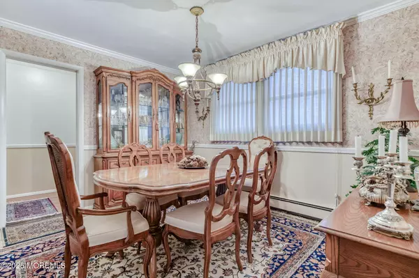 Manahawkin, NJ 08050,303 S Lakeshore Drive