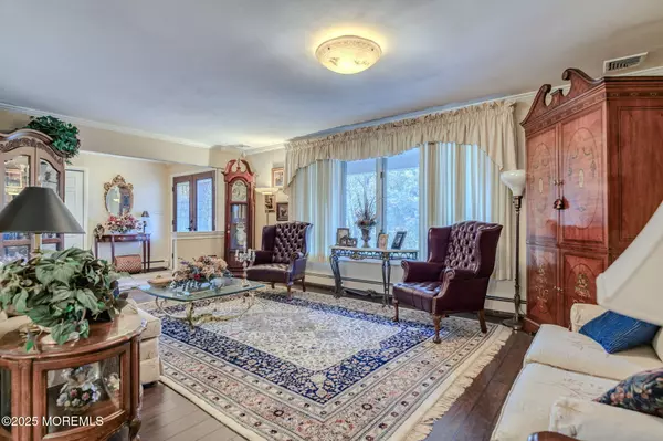 Manahawkin, NJ 08050,303 S Lakeshore Drive