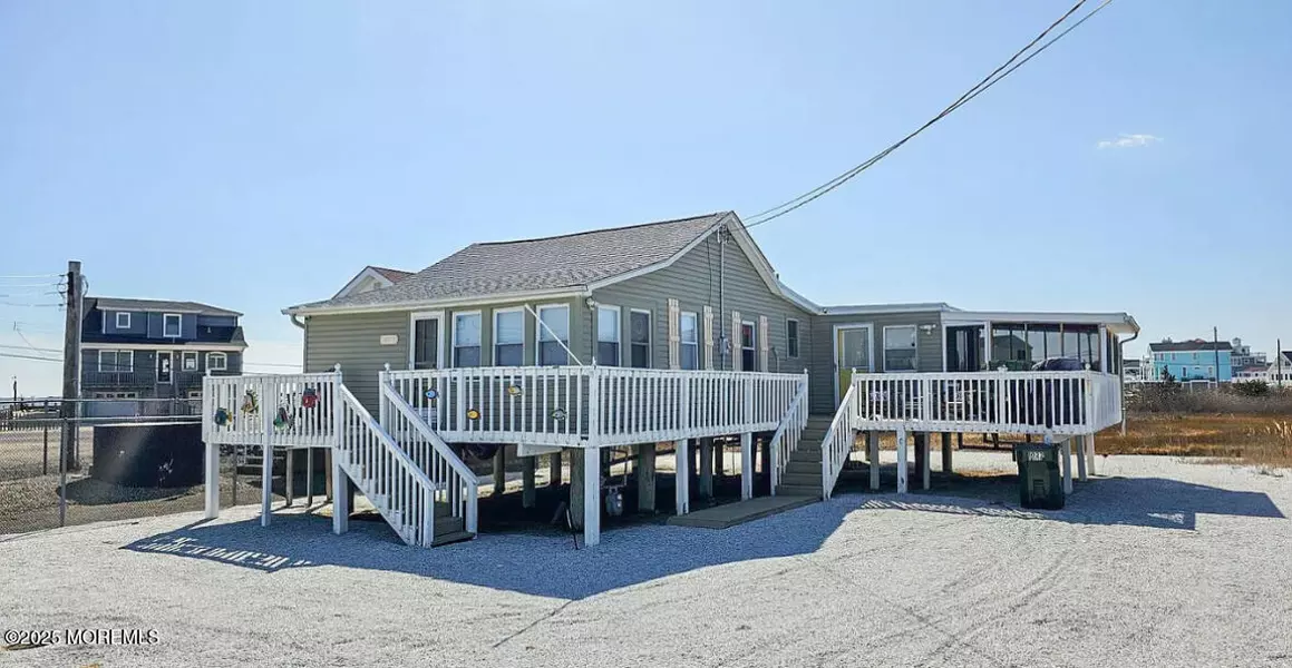 1022 S Green Street, Tuckerton, NJ 08087