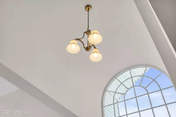 Waretown, NJ 08758,18 Spring Lake Boulevard