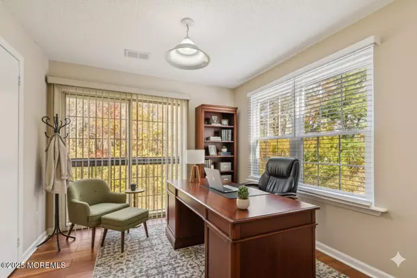 Freehold, NJ 07728,20 Austin Court #7