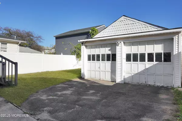 Keyport, NJ 07735,209 Broadway