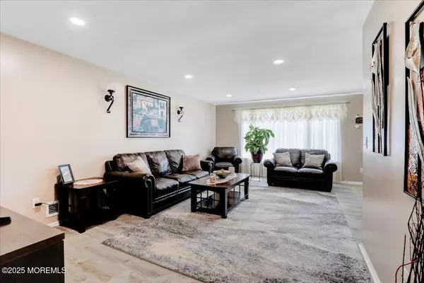 Jackson, NJ 08527,111 Joan Court