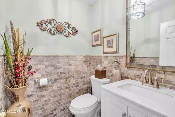 Holmdel, NJ 07733,64 Hawthorne Avenue