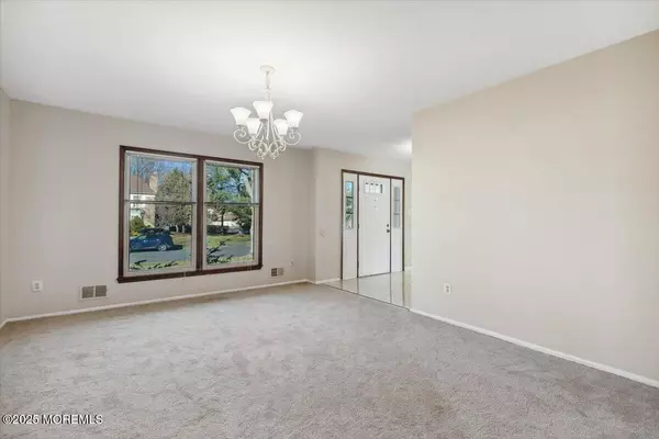 Marlboro, NJ 07746,5 Homestead Circle