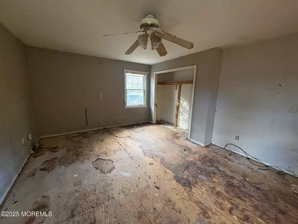 Toms River, NJ 08757,1932 12th Avenue