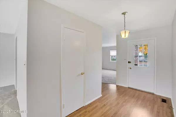 Hazlet, NJ 07730,570 Line Road