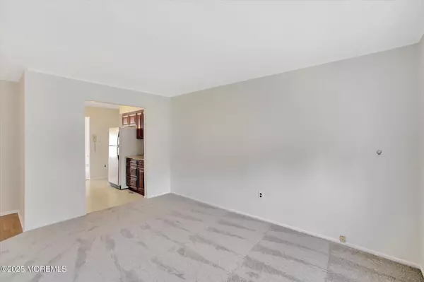 Hazlet, NJ 07730,570 Line Road