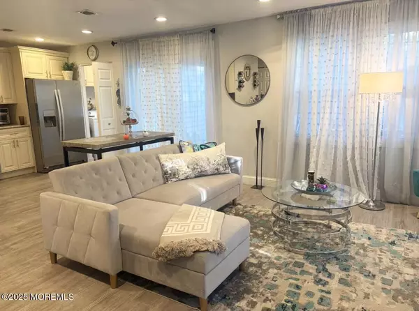 Freehold, NJ 07728,31 Kingsley Way