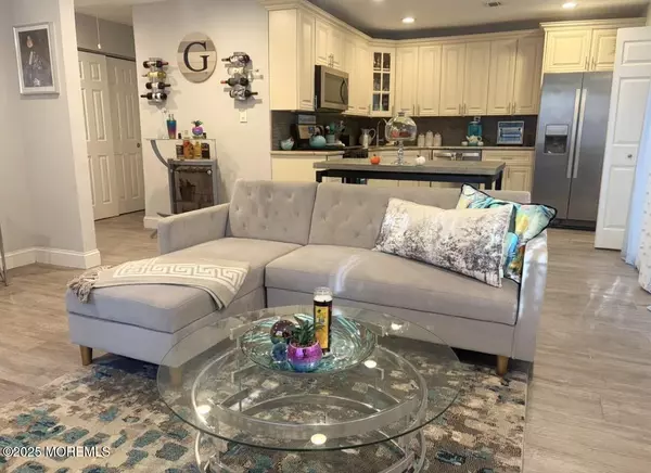 Freehold, NJ 07728,31 Kingsley Way