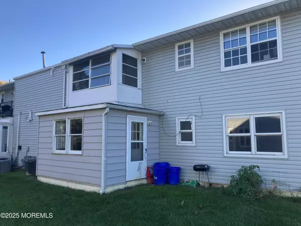 Matawan, NJ 07747,1 Hawaii Court #A