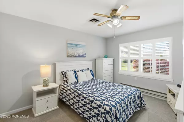 Lakewood, NJ 08701,839 Inverness Court