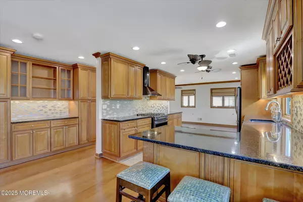 Parlin, NJ 08859,48 Cedar