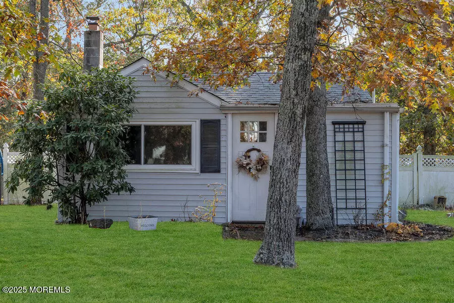 2 Central Avenue, Waretown, NJ 08758