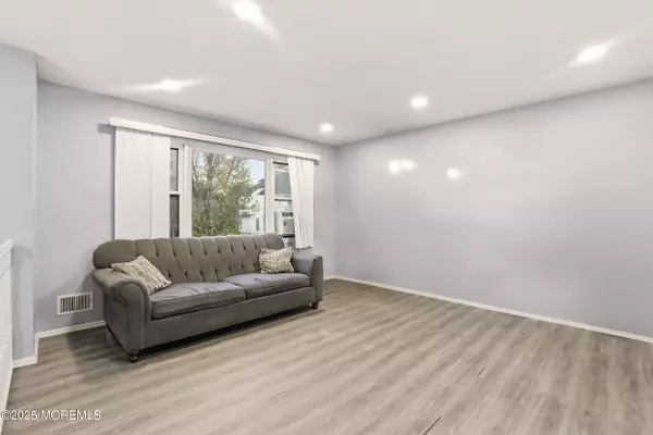 Lakewood, NJ 08701,811 Morris Avenue