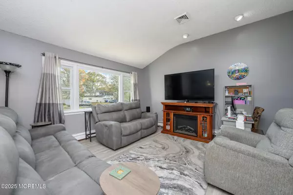 Toms River, NJ 08753,1094 June Court