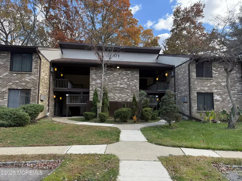 171 Amberly Drive #G, Manalapan, NJ 07726