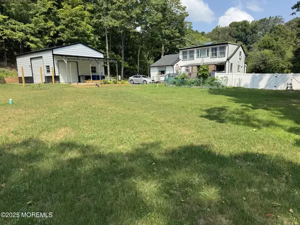 Holmdel, NJ 07733,72 Main Street