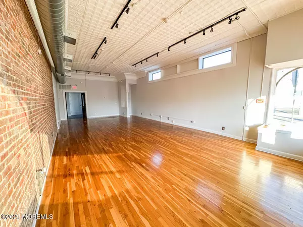 Red Bank, NJ 07701,160 Monmouth Street