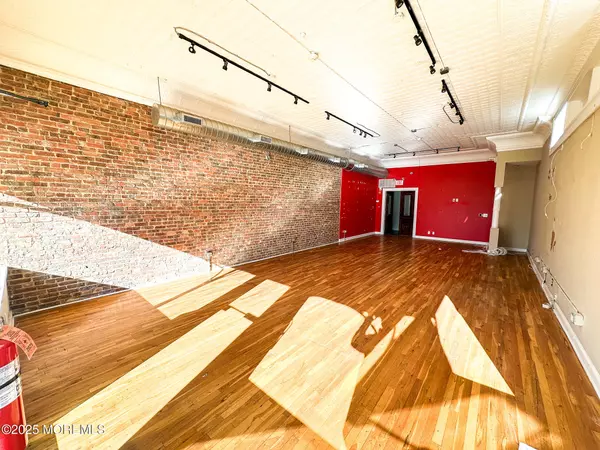 Red Bank, NJ 07701,160 Monmouth Street