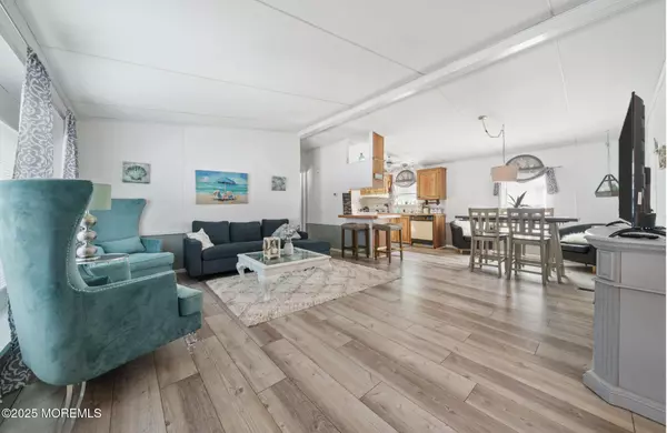 Whiting, NJ 08759,211 Holly Court