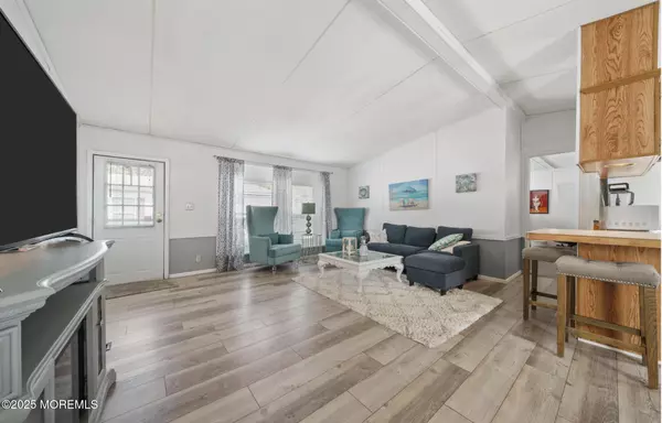 Whiting, NJ 08759,211 Holly Court