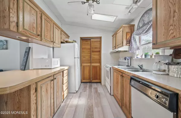 Whiting, NJ 08759,211 Holly Court