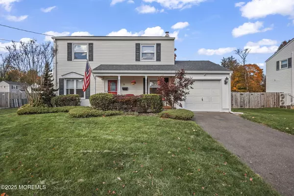 Freehold, NJ 07728,5 Briar Road