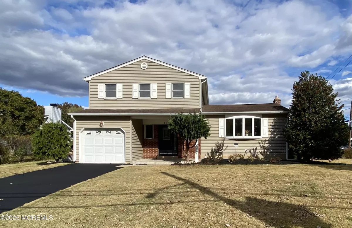 Hamilton, NJ 08619,18 Wolfpack Road