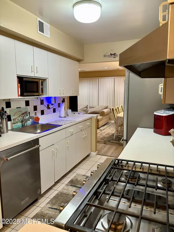 Bradley Beach, NJ 07720,206 Brinley Avenue #A