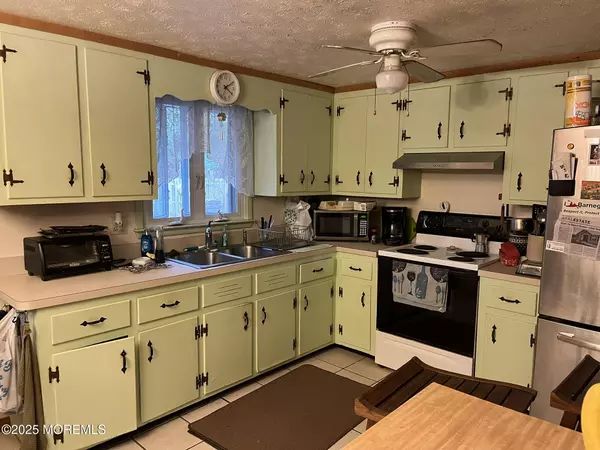 Barnegat, NJ 08005,860 Route 72