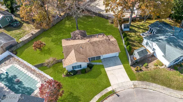 Lanoka Harbor, NJ 08734,704 Oak Court