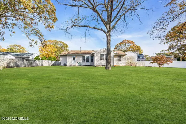 Lanoka Harbor, NJ 08734,704 Oak Court