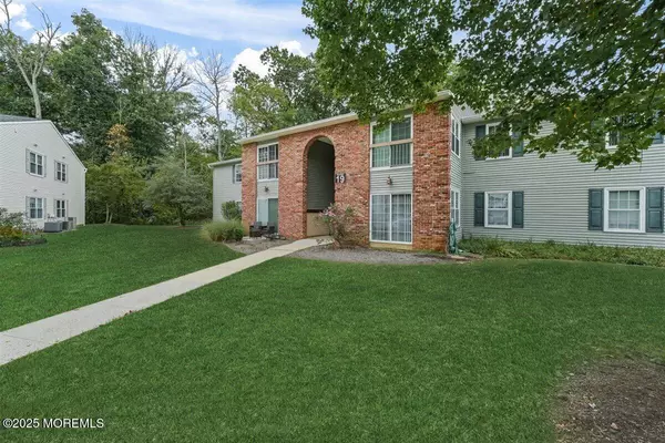 Freehold, NJ 07728,19 Augusta Court #8